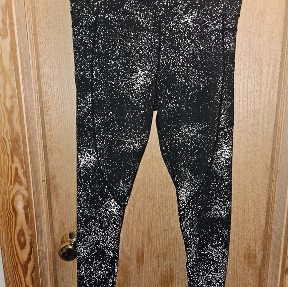 Zyia reflective splatter pocket leggings - Picture 3 of 5